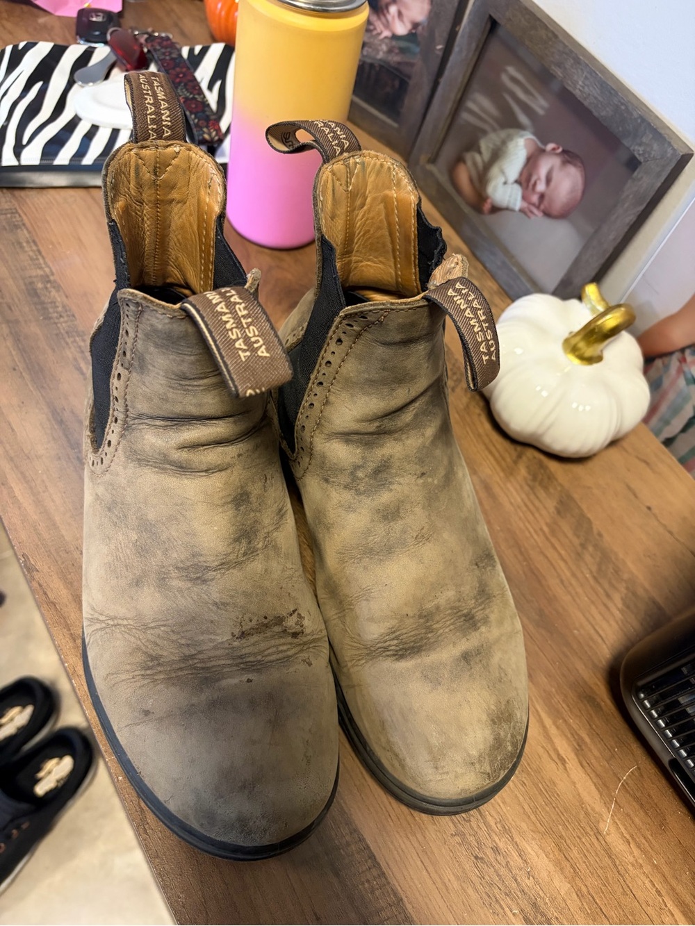 Blundstone Tan Chelsea Ankle Boots - size 9 women’s